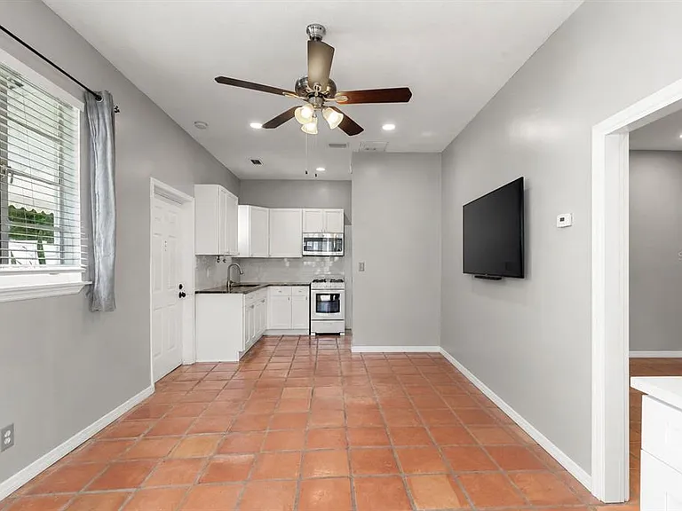 1906 W Gray St — Photo 36