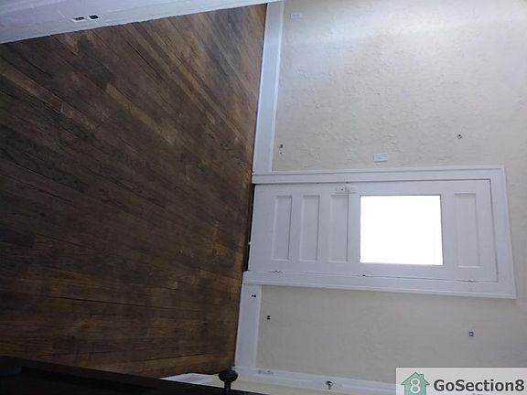 5th image of 2202 Auburn St #1