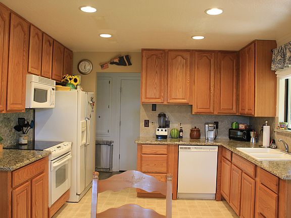 4th image of 604 Stanford Ct