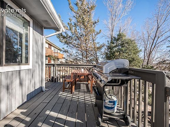 5th image of 623 Manitou Blvd