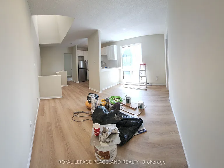 556 Spadina Cres #5 — Photo 2