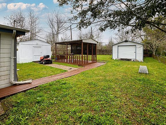 3rd image of 307 Meadow Ln