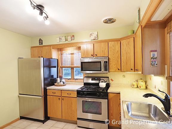 2nd image of 4020 Hillsdale Ave NE