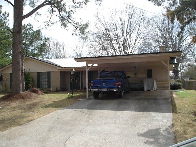 1st image of 305 Woodland Dr