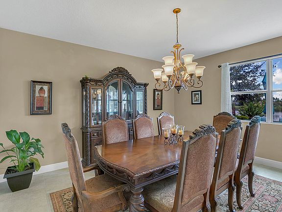 4th image of 2213 Ontario Way