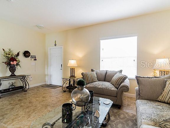 5th image of 1834 Thetford Cir