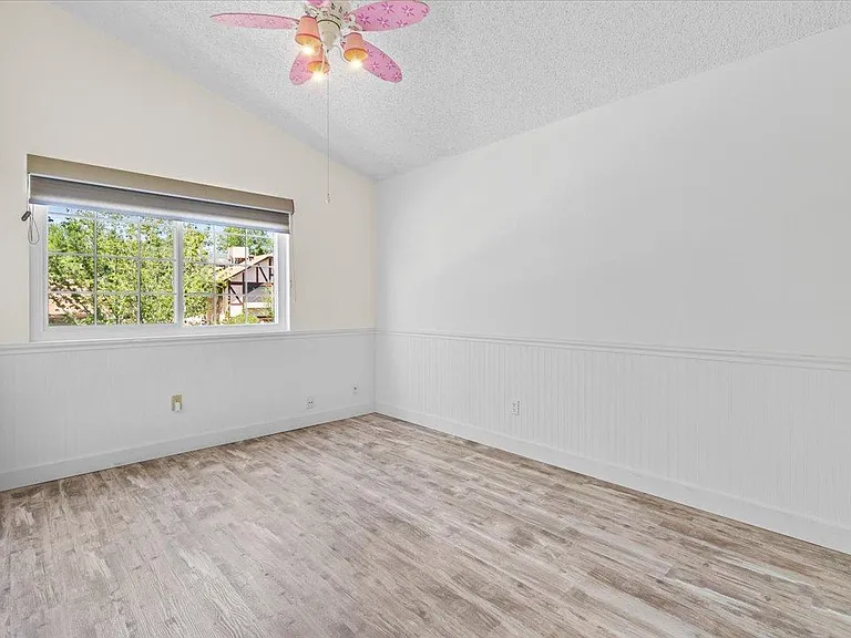 1041 E Kristal Way — Photo 22