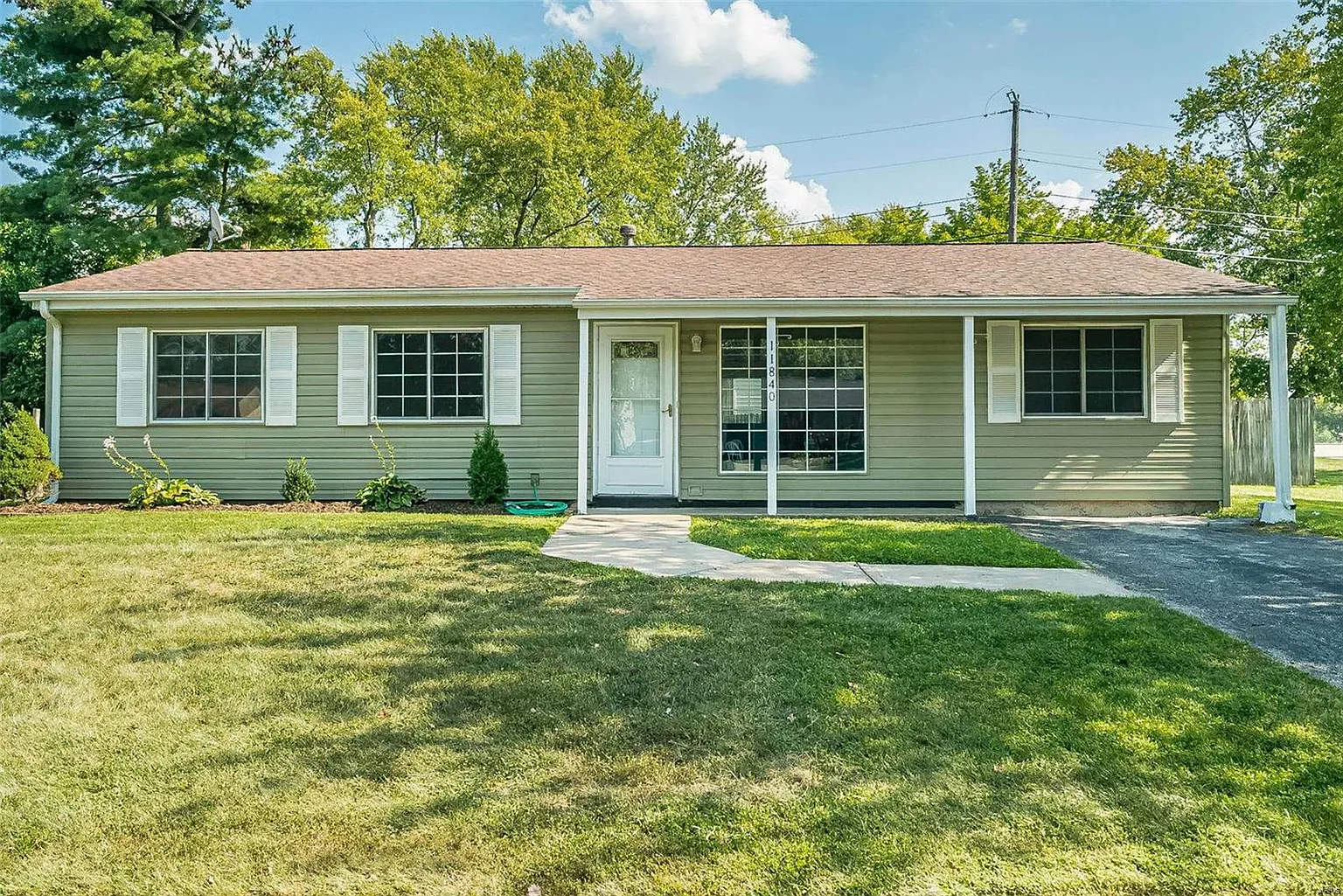 11840 Foxwood Dr photo 1