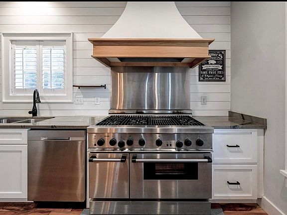 5th image of 230 Winchime Ct