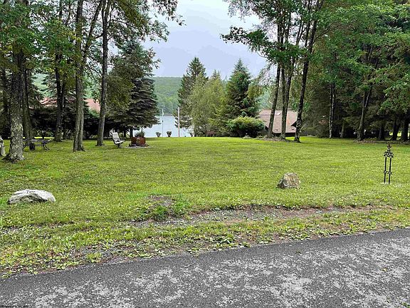 4th image of 56 Pine Dr