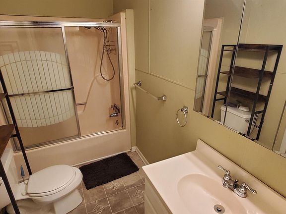 5th image of 408 E 3rd St