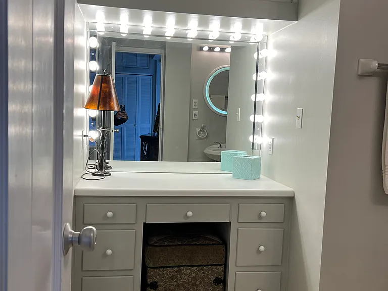 Master bath extra vanity area