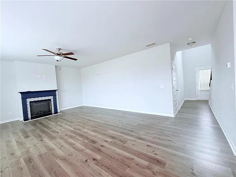 409 McGinnis Cir — Photo 7
