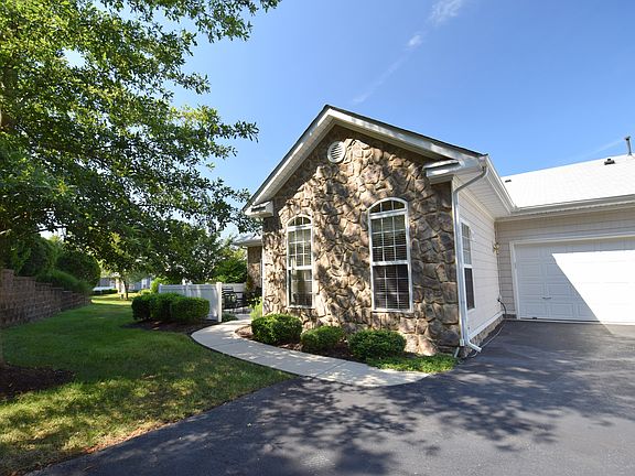 2nd image of 1811 Aston Ln
