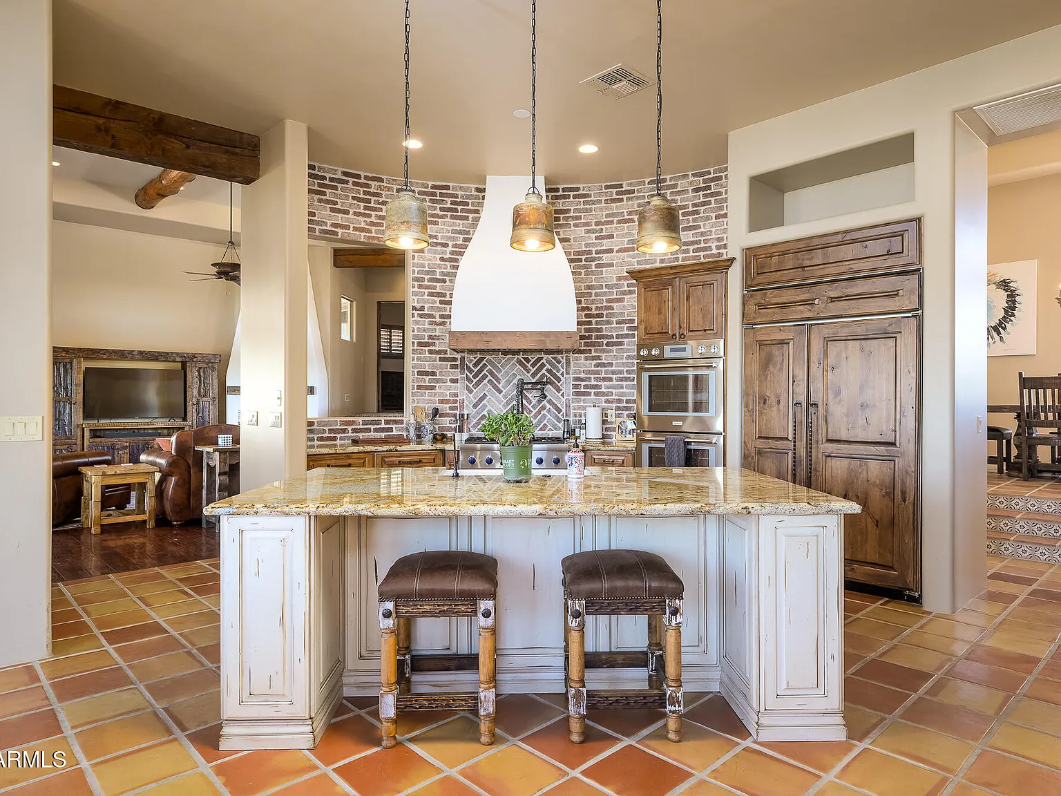 4 bed, 3.5 bath, 4588 sqft, $8,500 — Photo 4