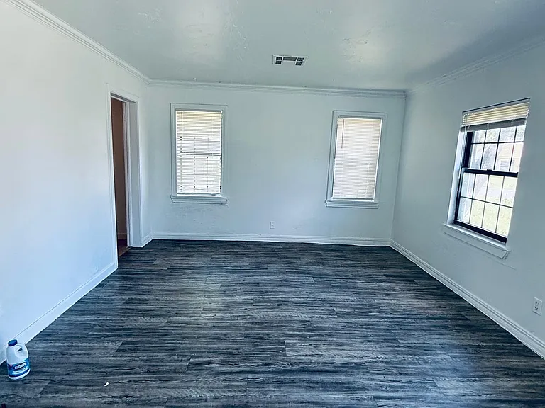 326 E Harmon Dr — Photo 13