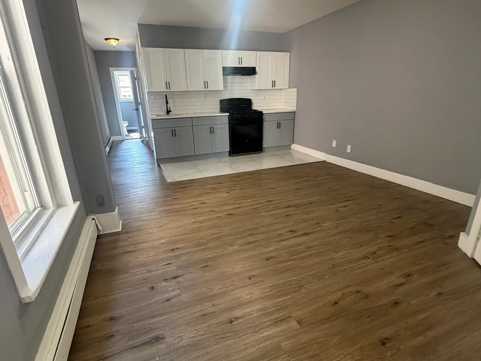 3 bed, 900 sqft, $2,350 — Photo 3