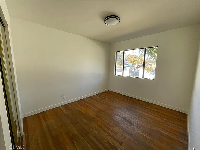 7359 Amestoy Ave — Photo 21