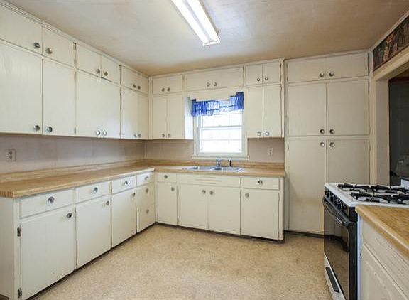 4th image of 343 1st Ave NW