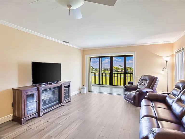 7402 Lake Breeze Dr #306 — Photo 12