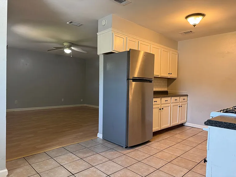 102 Heather Dr — Photo 12