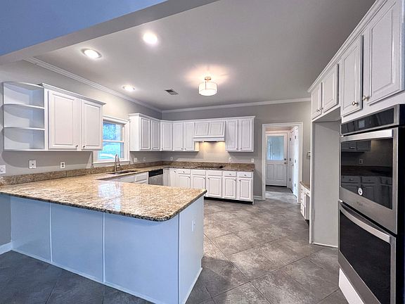 2nd image of 560 Windsor Park Cv