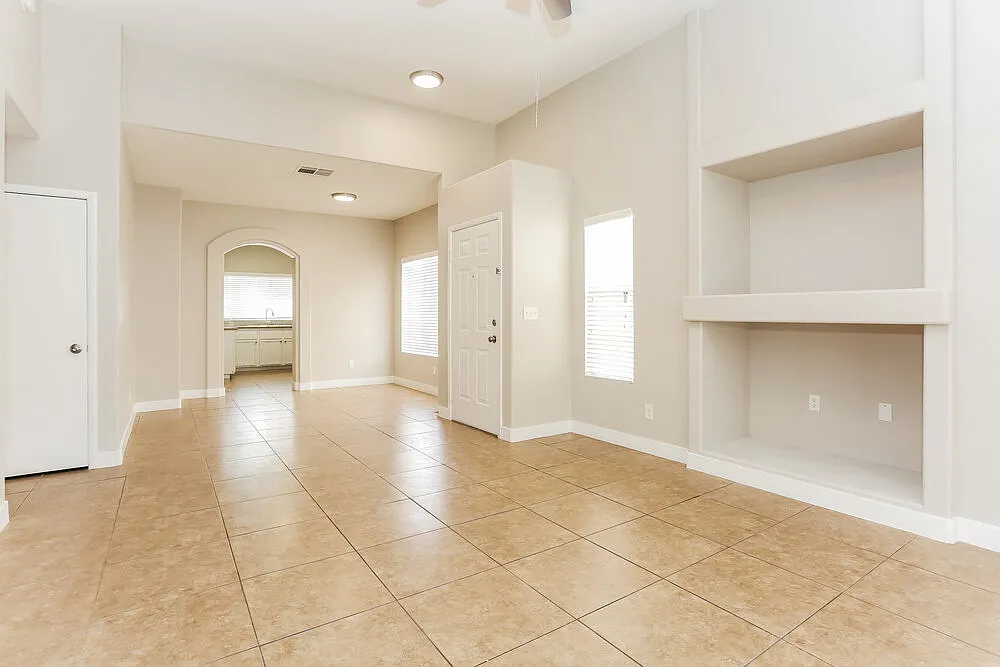 3 bed, 2.0 bath, 1252 sqft, $3,080 — Photo 4
