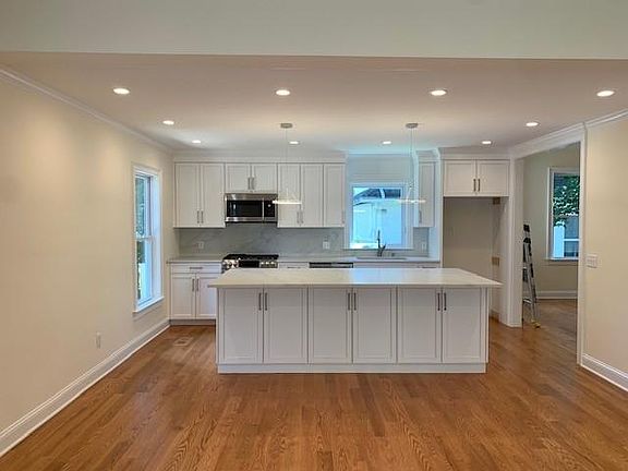 Gourmet Kitchen ; All Brand New w/Stainless Steel Appliances