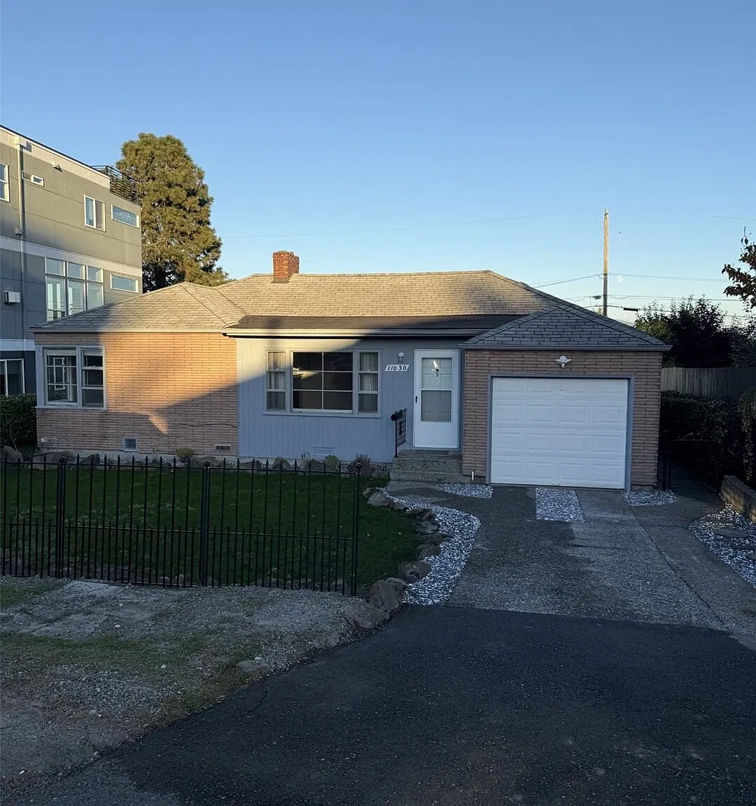 2 bed, 1.0 bath, 1090 sqft, $2,600 — Photo 1