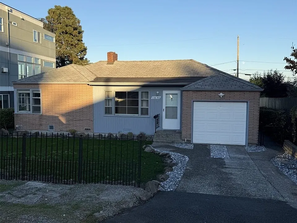 11030 Cornell Ave S