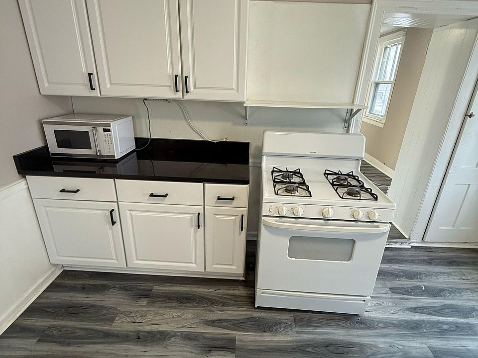 1st image of 33 2nd Ave APT 2