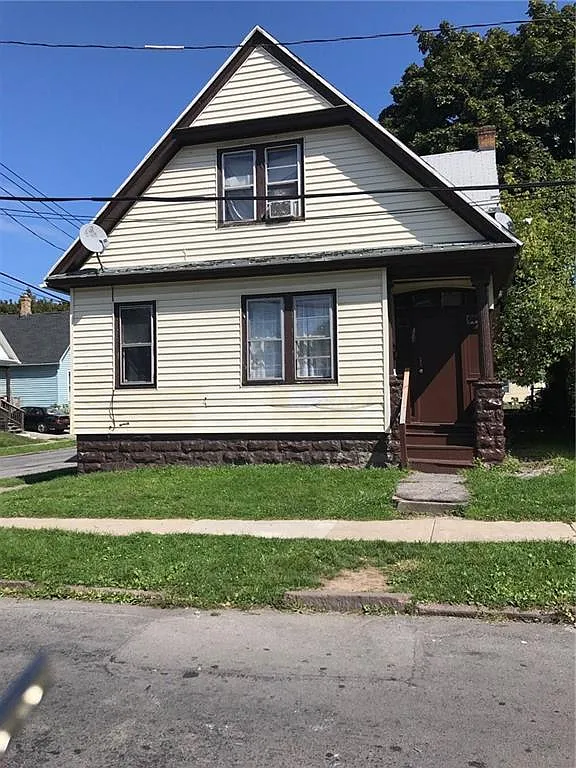 104 Lill St photo 1