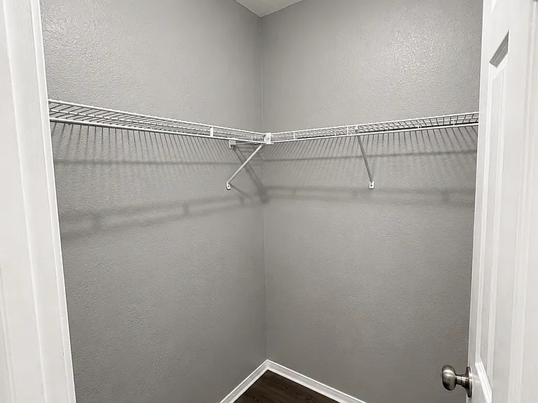 6302-6304 Waddesdon Blf — Photo 11