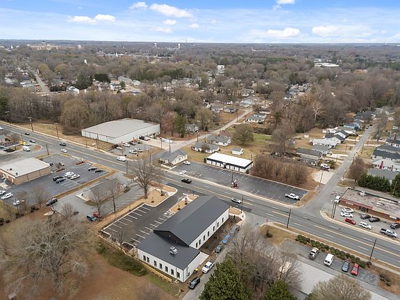 3rd image of 1484 Dale Earnhardt Blvd #107