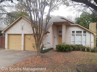 808 Shady Brook Ln, Cedar Hill, TX 75104