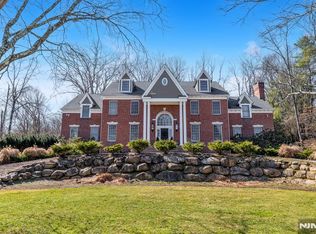 18 Sunflower Dr, Upper Saddle River, NJ 07458