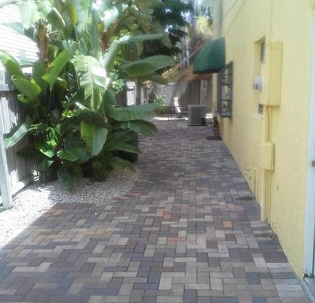 3rd image of 614 Monroe Ave