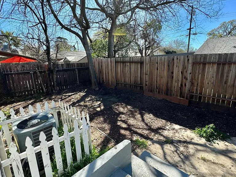 220 El Camino Ave — Photo 14