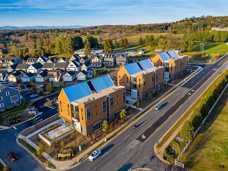 Riverside Village Apartments — Photo 31