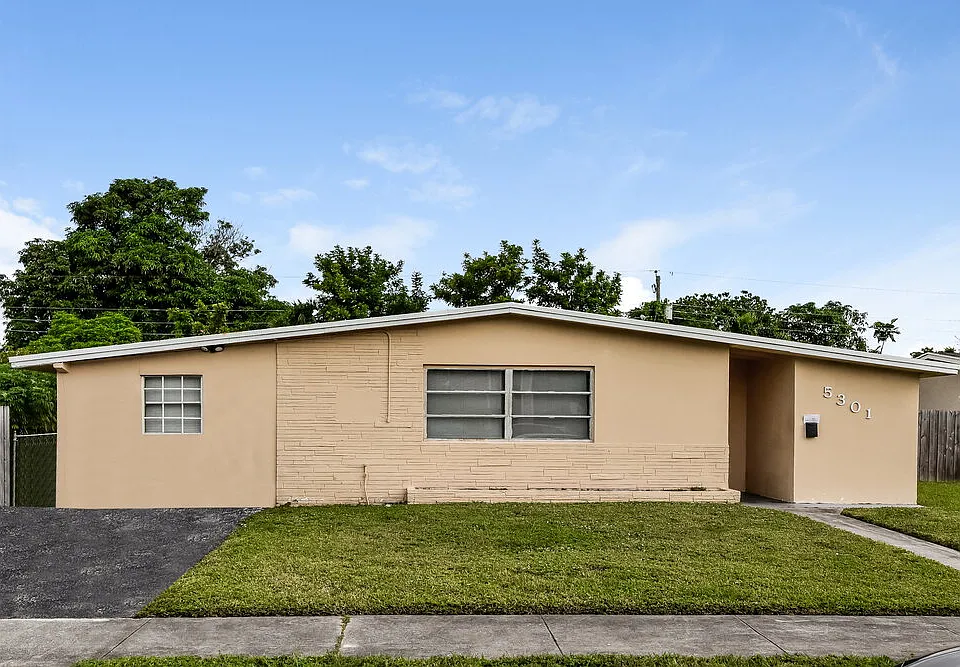 5301 NW 11th St