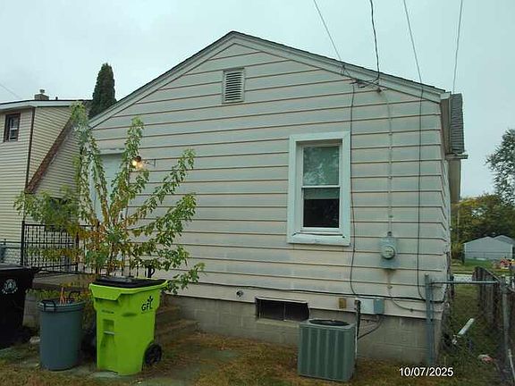2nd image of 26060 Clancy St