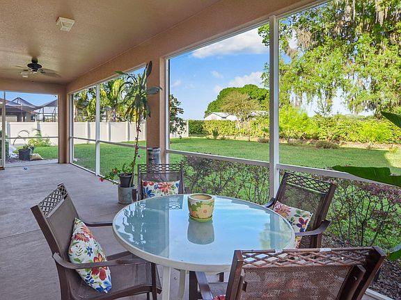 35'x10' Screened Lanai!