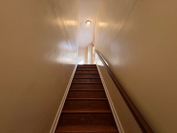 4th image of 1664 Montgomery Ave #2