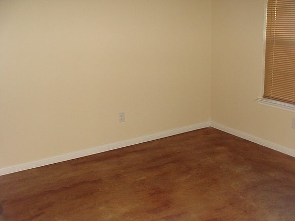 5th image of 107 Meadow Park Cir