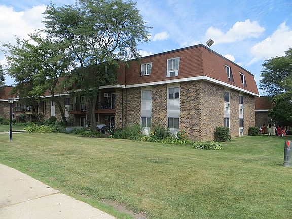 2nd image of 1165 Meadow Ln APT 301