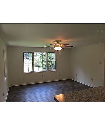4th image of 615 S 16th St
