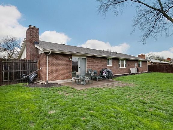 5th image of 560 Wisteria Dr