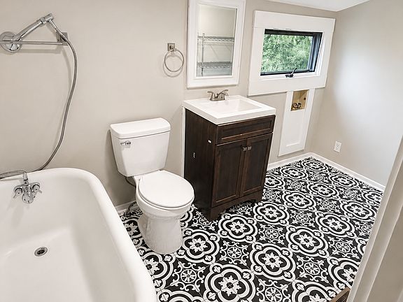 3rd image of 707 Woodland Ave