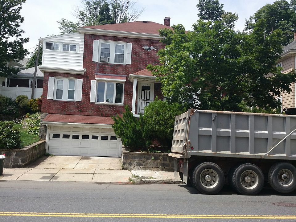2nd image of 899-901 Washington St