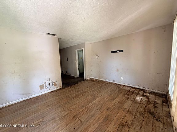 2nd image of 1060 LA MARCHE Drive